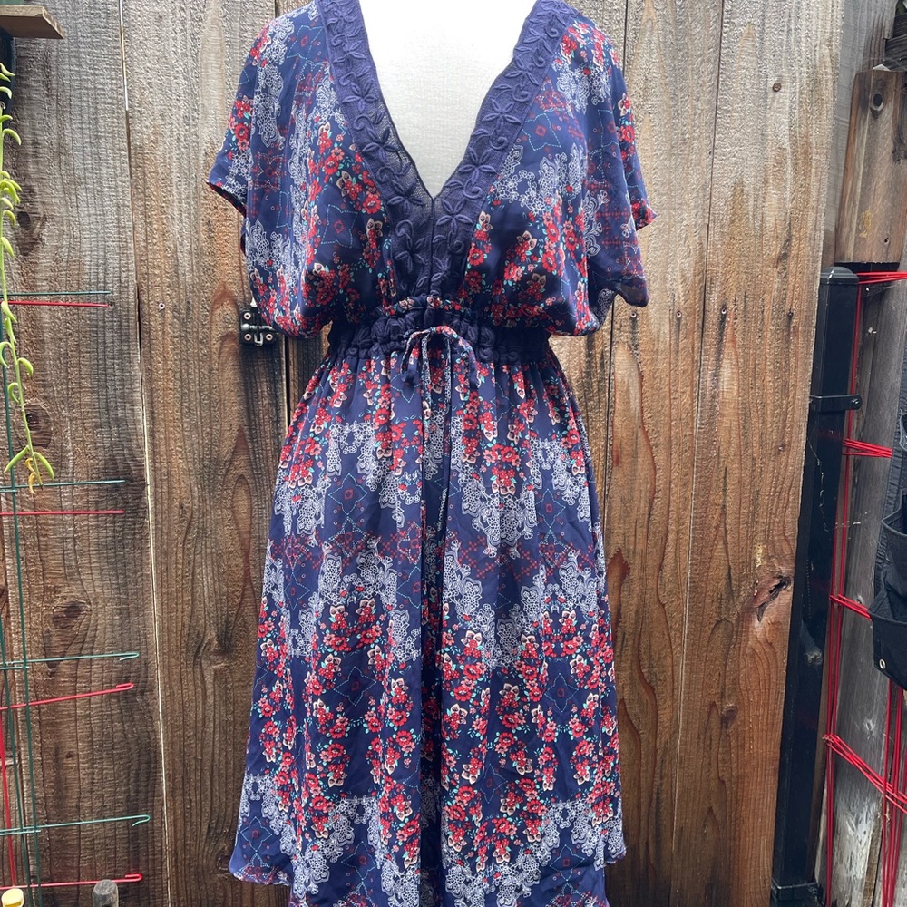 Floral Navy Dress with Lace Detail - Picture 2 of 7